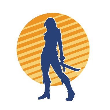 Bir kadın dövüşçünün silueti kılıç taşırken poz veriyor..