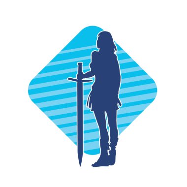 Bir kadın dövüşçünün silueti kılıç taşırken poz veriyor..