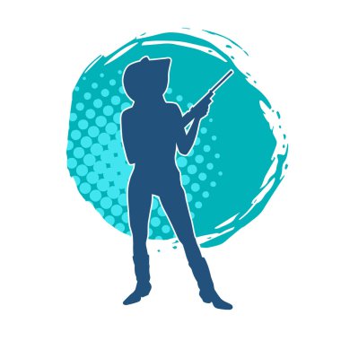 Kovboy kız kostümü giymiş siluet bir kadın tüfekle poz veriyor. Uzun namlulu ateşli silah taşıyan bir dişi kovboyun silueti..