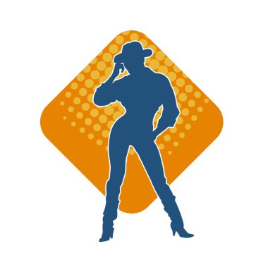 Çekici pozlarda kovboy kız kostümü giyen zayıf bir kadın modelin silueti. Ayakta duran bir kovboy kızın silueti..