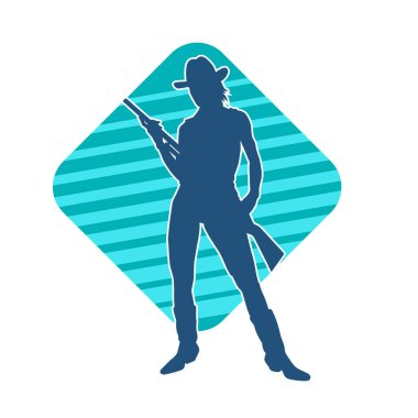 Kovboy kız kostümü giymiş siluet bir kadın tüfekle poz veriyor. Uzun namlulu ateşli silah taşıyan bir dişi kovboyun silueti..