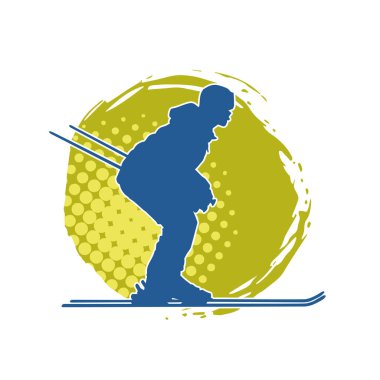 Kayak sporu yapan bir erkeğin silueti.