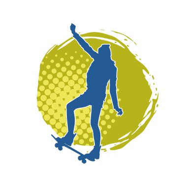 Hareket halindeki bir kadın silueti kaykay üzerinde poz veriyor. Kaykaylı şehirli bir kızın silueti..