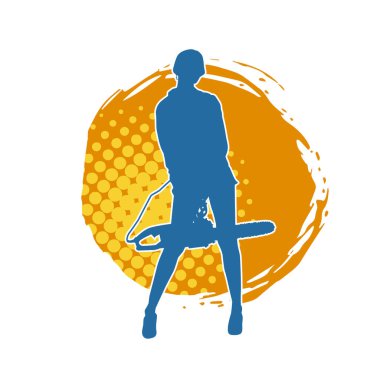 Çalışan bir kadın işçinin silueti elektrikli testereyle poz veriyor. Çalışan kostümü giyen ve elektrikli testere taşıyan bir kadının silüeti.