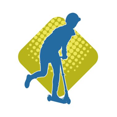 Sıradan bir kadın sürüşünün silüeti otopside veya elektrikli scooter aracında