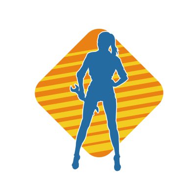 İngiliz anahtarı taşıyan zayıf bir kadının silueti. İngiliz anahtarı taşıyan bir kadın işçinin silueti..