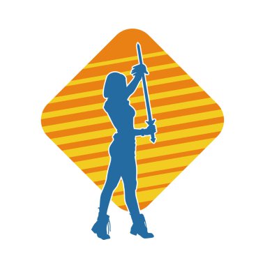 Bir kadın dövüşçünün silueti kılıç taşırken poz veriyor..