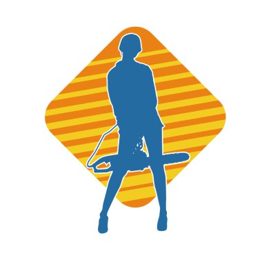 Çalışan bir kadın işçinin silueti elektrikli testereyle poz veriyor. Çalışan kostümü giyen ve elektrikli testere taşıyan bir kadının silüeti.