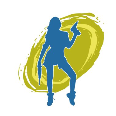 Matkap aletleri taşıyan inşaat işçisi kostümlü bir kadın silueti. İnşaat işçisi kadın silueti elektrikli matkapla poz veriyor.. 