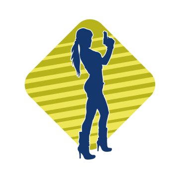 Kadın dövüşçü silueti. Tabanca ya da tabanca taşıyor..