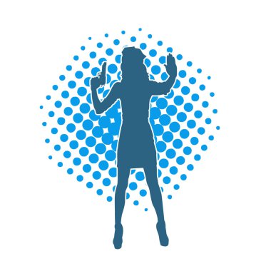 İnce bir kadın silueti. Polis memuru kostümü giymiş. Tabancayla poz veriyor.