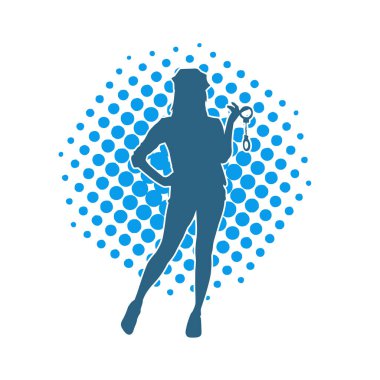 Polis kostümü giymiş zayıf bir kadının silueti hareket halindeyken elinde kelepçe taşıyor. Polis üniforması giyen kadın silueti..