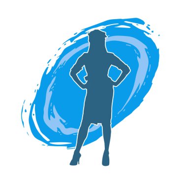 Hareket halinde polis kostümü giymiş zayıf bir kadının silueti. Polis üniformalı kadın silueti..