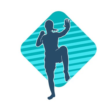 Hareketli kadın kickboksör atletinin silueti. Tekme atan bir kadının silueti..