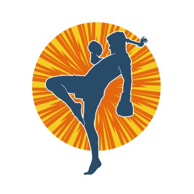 Hareketli erkek kickboksör atletinin silueti. Tekme atan bir adamın silueti..