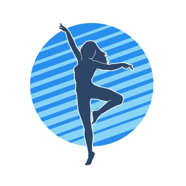 Hareketli bir kadın balerin silueti. Dans eden balerin kızın silueti..