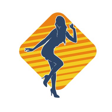 Hareketli bir kadın dansçının silueti. Dans eden zayıf bir kadının silueti..