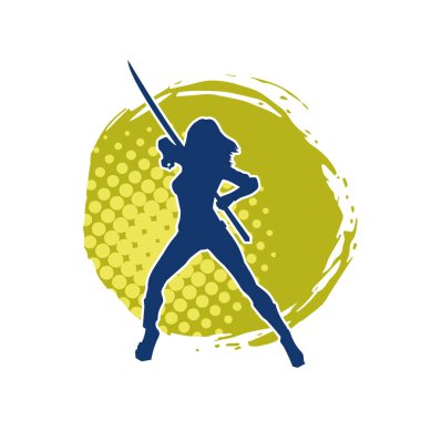 Bir kadın savaşçının silueti kılıç ile hareket halindeyken poz veriyor. Kılıcıyla bir kadın kahramanın silüeti..