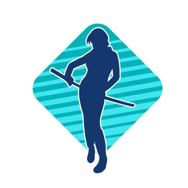 Bir kadın savaşçının silueti kılıç ile hareket halindeyken poz veriyor. Kılıcıyla bir kadın kahramanın silüeti..