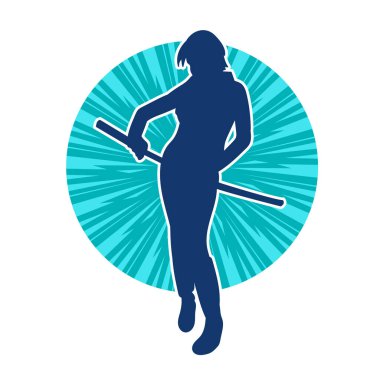 Bir kadın savaşçının silueti kılıç ile hareket halindeyken poz veriyor. Kılıcıyla bir kadın kahramanın silüeti..