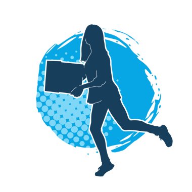 Sıradan bir kadının silueti kutuları kaldırıyor. Kutuları taşıyan bir kadının silüeti..