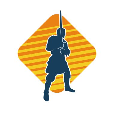 Bir erkek savaşçının silueti kılıçla poz veriyor. Kılıç taşıyan bir savaşçının silueti..