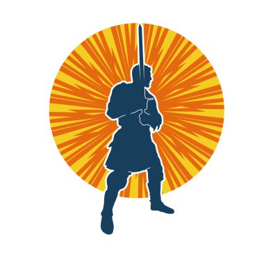 Bir erkek savaşçının silueti kılıçla poz veriyor. Kılıç taşıyan bir savaşçının silueti..