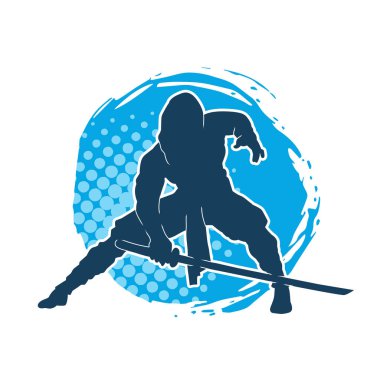 Katana kılıcı taşıyan dövüş sanatları kostümlü bir erkek dövüşçünün silueti.. 