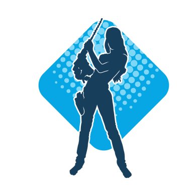 Matkap aletleri taşıyan inşaat işçisi kostümlü bir kadın silueti. İnşaat işçisi kadın silueti elektrikli matkapla poz veriyor.. 