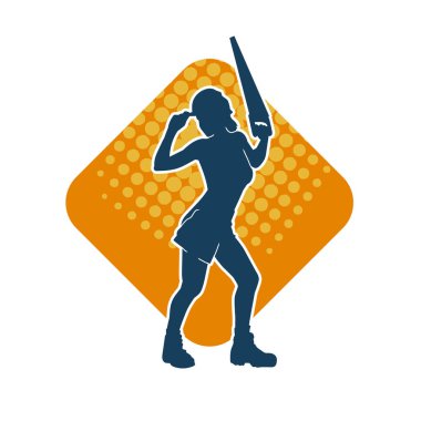 Demir testeresi taşıyan, işçi kostümlü zayıf bir kadının silueti. Kadın marangoz silueti, elinde testereyle poz vermiş..