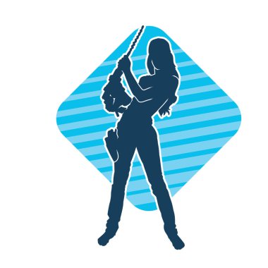 Matkap aletleri taşıyan inşaat işçisi kostümlü bir kadın silueti. İnşaat işçisi kadın silueti elektrikli matkapla poz veriyor.. 