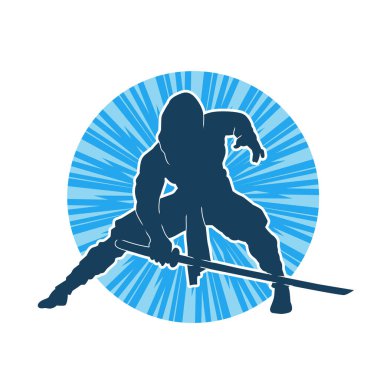 Katana kılıcı taşıyan dövüş sanatları kostümlü bir erkek dövüşçünün silueti.. 