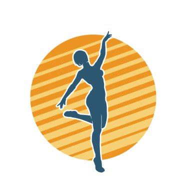 Hareketli bir kadın balerin silueti. Dans eden balerin kızın silueti..