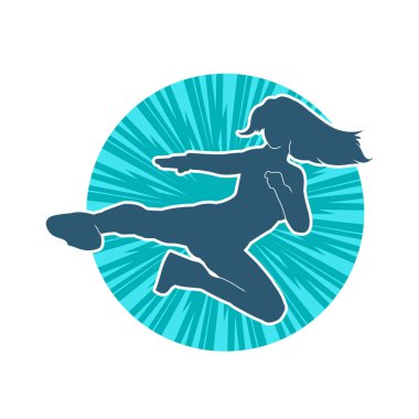 Dövüş sanatları tekmesi atan bir kadının silueti. Sportif bir kadının silueti tekme hareketi yapıyor..