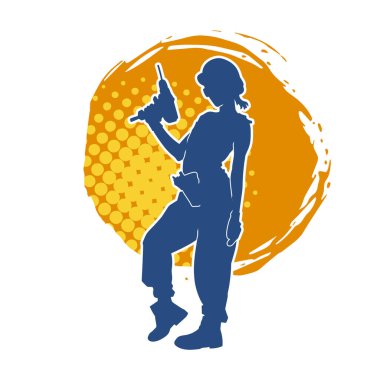 Makineli elektrikli matkap taşıyan kadın bir inşaat işçisinin silueti. Elektrikli matkap tutan bir kadın inşaatçının silueti..