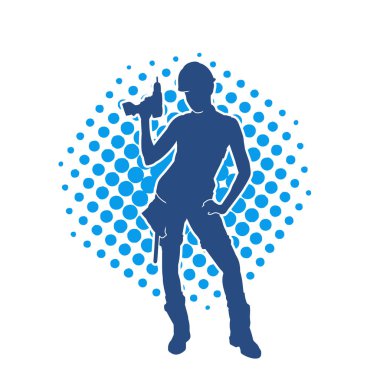 Makineli elektrikli matkap taşıyan kadın bir inşaat işçisinin silueti. Elektrikli matkap tutan bir kadın inşaatçının silueti..