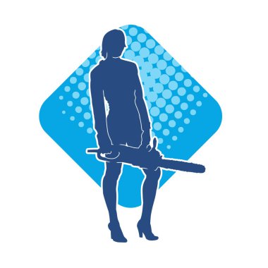 Elektrikli testereli seksi bir kadın işçinin silüeti. Elinde testere tutan bir oduncu gibi giyinmiş seksi kadın duruşu silueti..