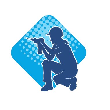 Makineli elektrikli matkap taşıyan kadın bir inşaat işçisinin silueti. Elektrikli matkap tutan bir kadın inşaatçının silueti..