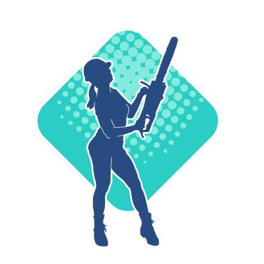 Elektrikli testereli seksi bir kadın işçinin silüeti. Elinde testere tutan bir oduncu gibi giyinmiş seksi kadın duruşu silueti..