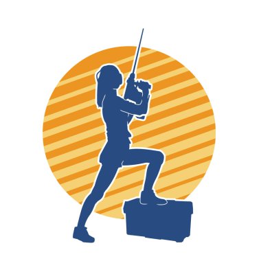 Makineli elektrikli matkap taşıyan kadın bir inşaat işçisinin silueti. Elektrikli matkap tutan bir kadın inşaatçının silueti..