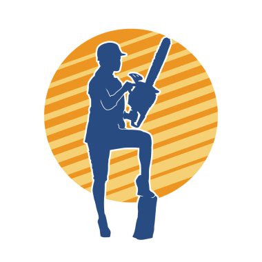 Elektrikli testereli seksi bir kadın işçinin silüeti. Elinde testere tutan bir oduncu gibi giyinmiş seksi kadın duruşu silueti..