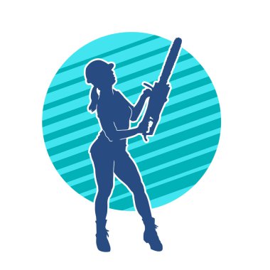 Elektrikli testereli seksi bir kadın işçinin silüeti. Elinde testere tutan bir oduncu gibi giyinmiş seksi kadın duruşu silueti..