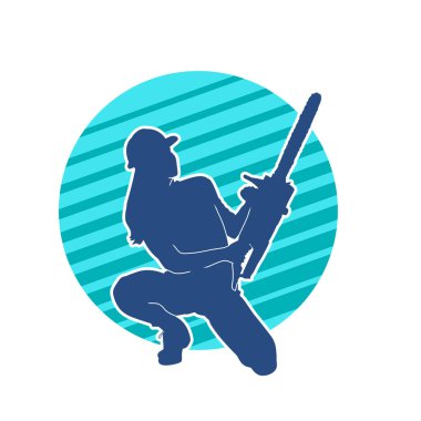 Elektrikli testereli seksi bir kadın işçinin silüeti. Elinde testere tutan bir oduncu gibi giyinmiş seksi kadın duruşu silueti..