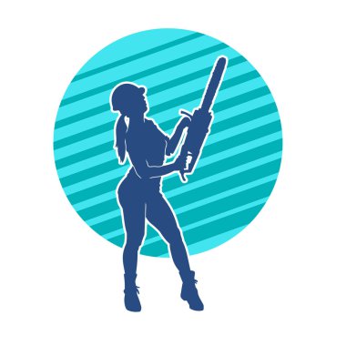 Elektrikli testereli seksi bir kadın işçinin silüeti. Elinde testere tutan bir oduncu gibi giyinmiş seksi kadın duruşu silueti..