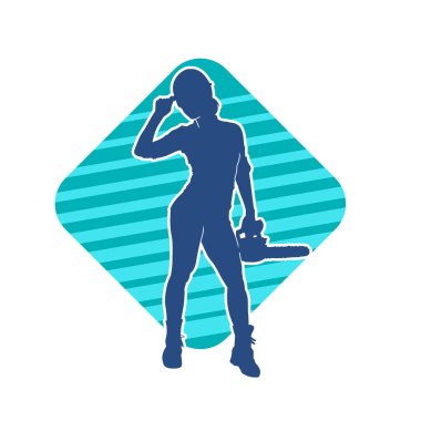 Elektrikli testereli seksi bir kadın işçinin silüeti. Elinde testere tutan bir oduncu gibi giyinmiş seksi kadın duruşu silueti..