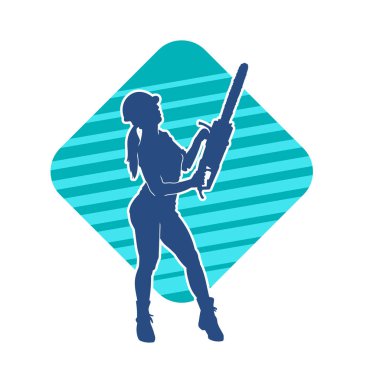 Elektrikli testereli seksi bir kadın işçinin silüeti. Elinde testere tutan bir oduncu gibi giyinmiş seksi kadın duruşu silueti..