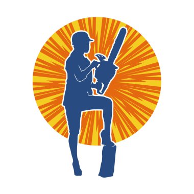 Elektrikli testereli seksi bir kadın işçinin silüeti. Elinde testere tutan bir oduncu gibi giyinmiş seksi kadın duruşu silueti..