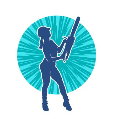 Elektrikli testereli seksi bir kadın işçinin silüeti. Elinde testere tutan bir oduncu gibi giyinmiş seksi kadın duruşu silueti..