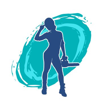 Elektrikli testereli seksi bir kadın işçinin silüeti. Elinde testere tutan bir oduncu gibi giyinmiş seksi kadın duruşu silueti..