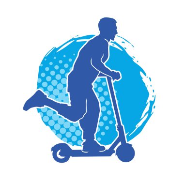 Elektrikli scooter kullanan bir adamın silüeti. Elektrikli scooter kullanan bir erkeğin silueti..